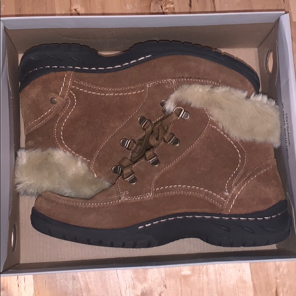 Bass Lonewolf boots size 9